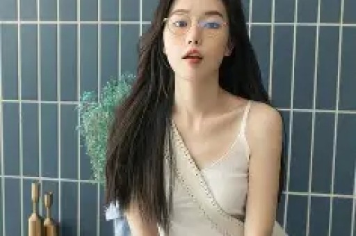 知名网红人设彻底崩塌！打着爱国旗号捞金豪掷六百万悄悄移民