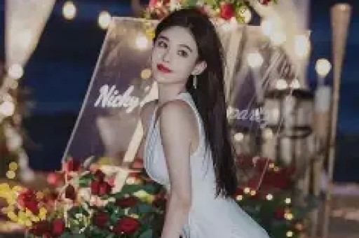 当红顶流恋情曝光！对方是美女网红离异带娃身材黑料被扒