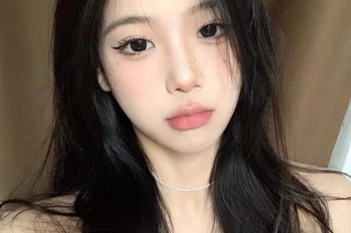 25岁男子猥亵20余名独行女性获刑8个月；“自己在淋雨却为小动物遮风挡雨”外卖小哥大雨中救断腿小狗感动无数网友｜三工晨报