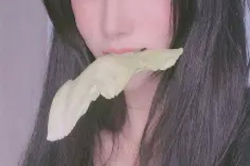 抖音初代网红 x 严谨泳装照